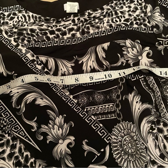 Woman’s small to medium sized dress - Picture 3 of 5